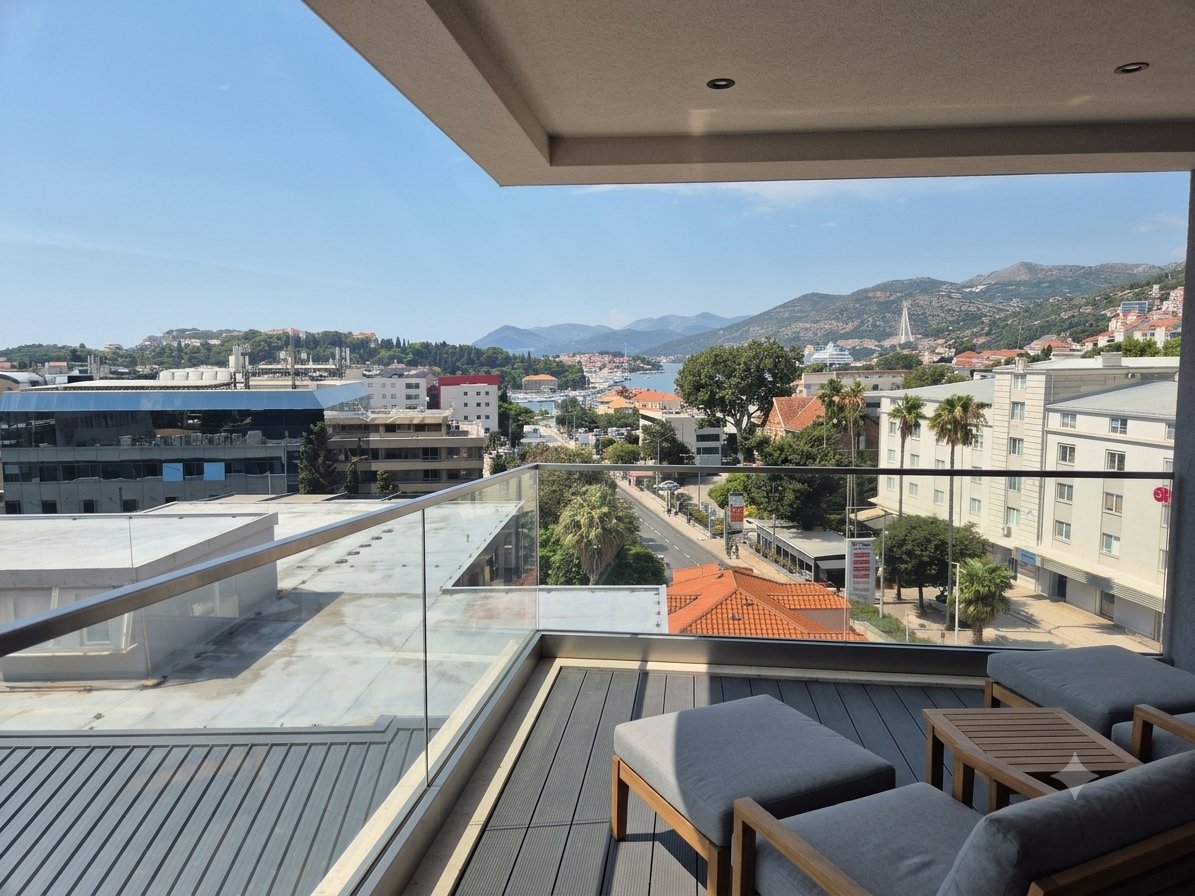 Apartman Gabriel, pogled s balkona na grušku luku i most
